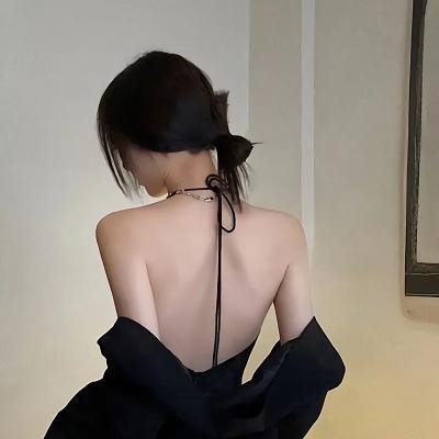 在他的阴影下